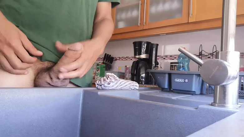 Rafael Torreano: Chàng trai thích xuất tinh trong bồn rửa nhà bếp...