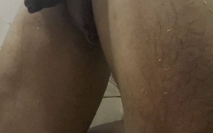 Hacker Boy: कैसे भारतीय लड़का नहाते समय मसाज करके अपने बड़े काले लंड की देखभाल कर रहा है
