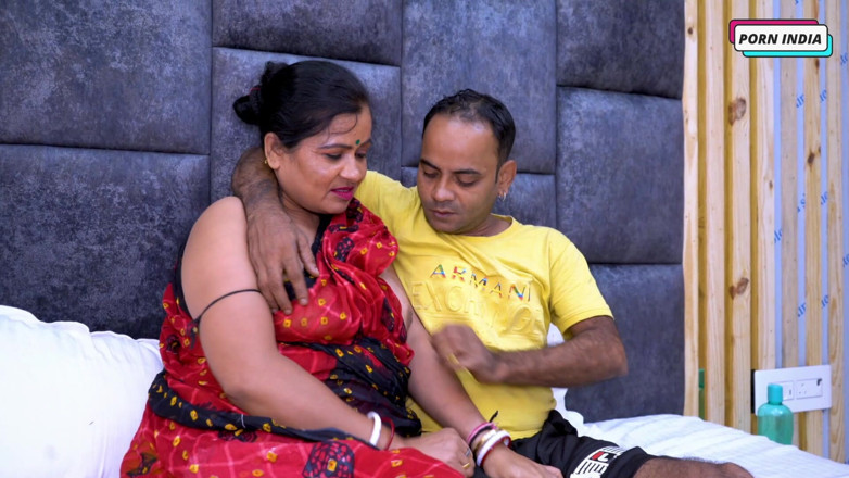 Porn India Studio: Sesso romantico hardcore con la cameriera