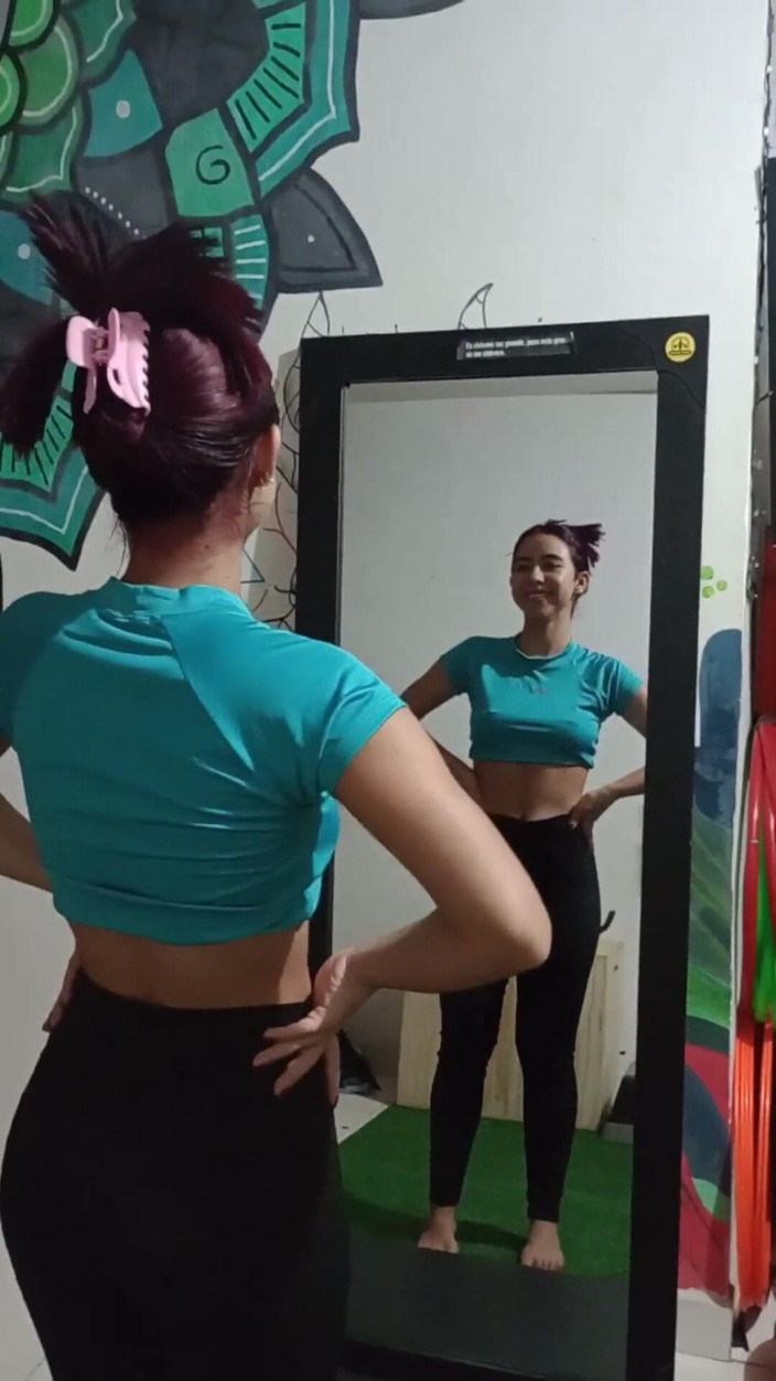 bitchsultry: Moje nevlastní sestra mi dovoluje šukat její těsnou kundičku, zatímco naši...