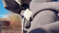 sweethanajapanese: Писяюча пизда в холодну погоду на вулиці