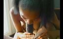 Outdoor pervs: Afrikansk tjej gags på stor svart kuk