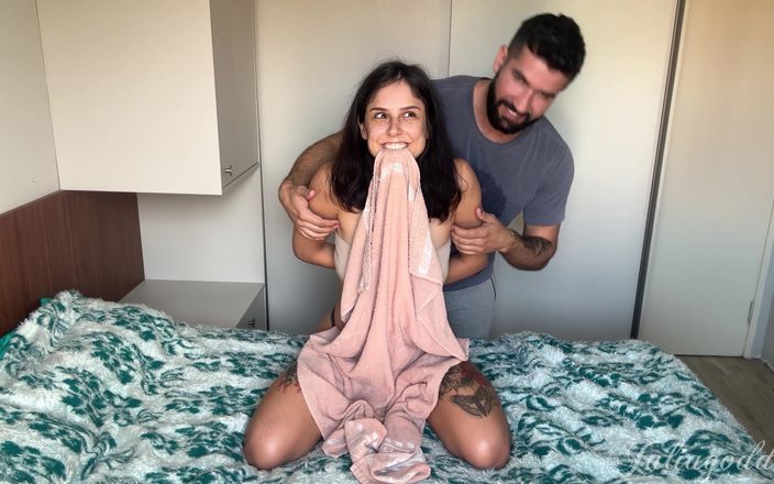 Shamelesscouple: El primer video de cosquillas y desafío de Julia