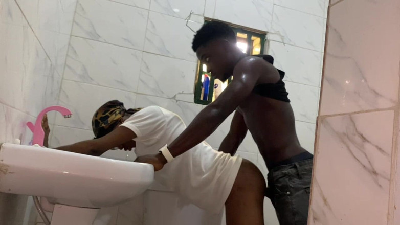NaijaTeens: Musa Ha scopato la cameriera hardcore con il bagno