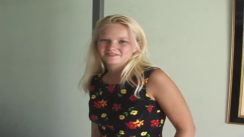 Dream Girls: Hot blonde lotions up her perfect body