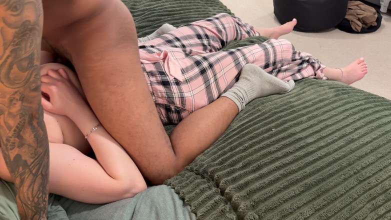 ScarletXoXo: Première fois que mes gros seins naturels se font baiser...