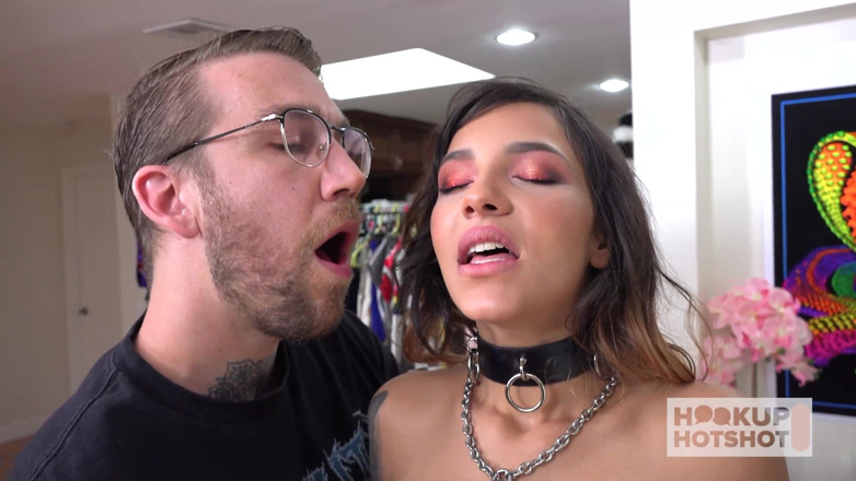 Hookup Hotshot: Cutie Kitty Carrera berijdt De enorme pik van Bryan Gozzing...