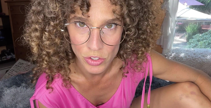 VibeWithMommy: Кричащая еврейская мачеха застукала пасынок по... Не могу поверить, что застукала своего пасынка за мастурбацией. Нет, не порно, мне! Живопись