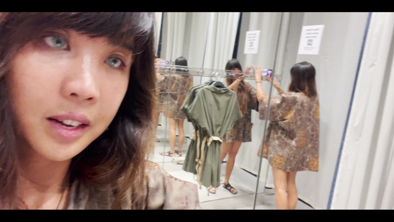 DaringKiara: Hoje é meu aniversário, então decidi comprar um vestido novo como...
