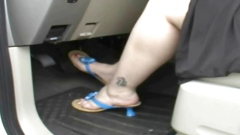 Sexy Amateurz: Revving in the car in high heels