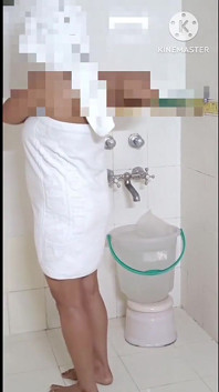 Sexy dame duscht vor freund