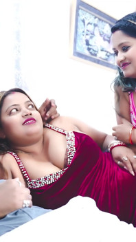 Desi indio hermanastro folla su hermanastra y madrastra al mismo tiempo (audio hindi)