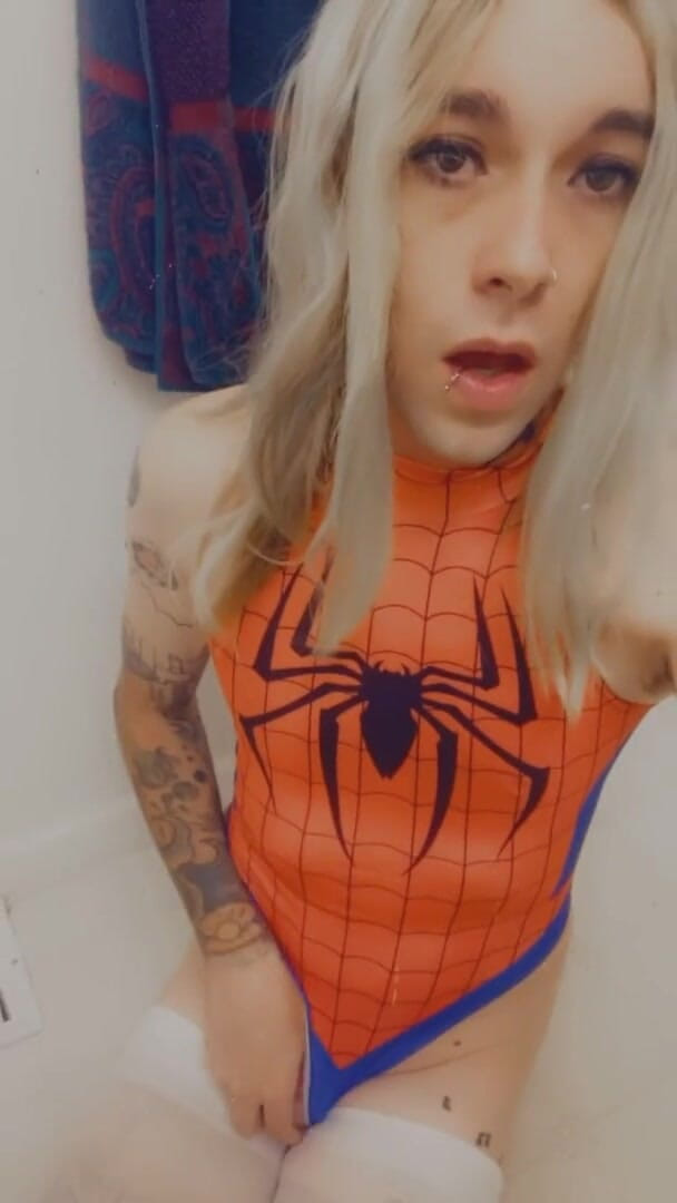 CarmenMelatonin: Sexy Spider Girl chce hrát