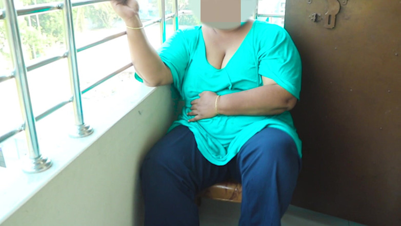 Morjenabb: Pasangan India desi mandi di kamar mandi