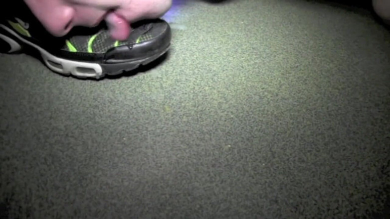 Sneaker Sex Kinky: Slut used by sneakers of top blond guy