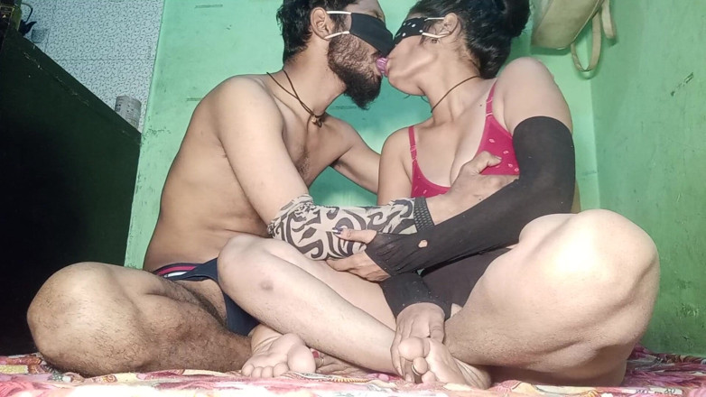 Sexy biwi: Priya tia foi fodida com força e lambeu muito sua...