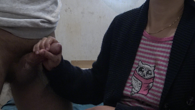 Stepmom Susan: 变态继母一生中第一次给她的处女继子打手枪