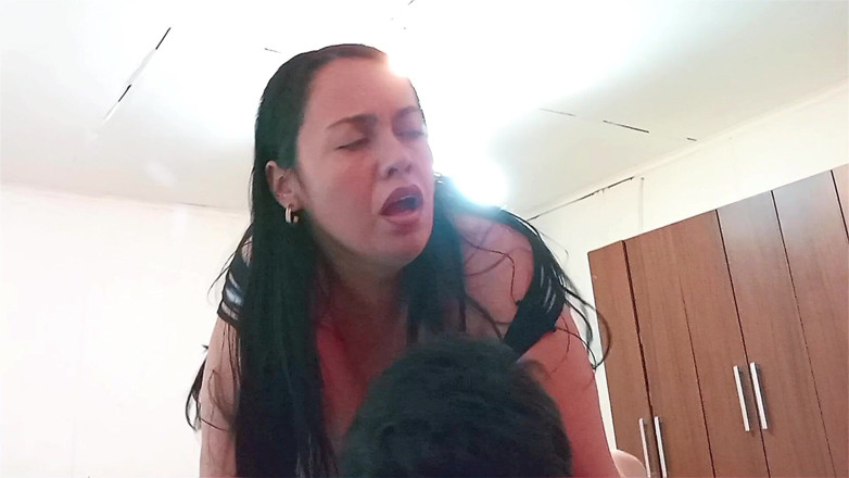 BBW Kelly Mom: Mi Infiel Madrastra Grandota Me Monta En Secreto