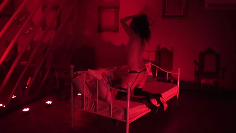 Spaingirl Natalie: Club Live Strip Show in Spain