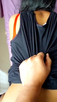 Ibu tiri menggodaku tapi aku suka banget - pasangan hot