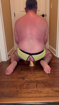 GottaLuvBB: V podřepu na novém dp dildo