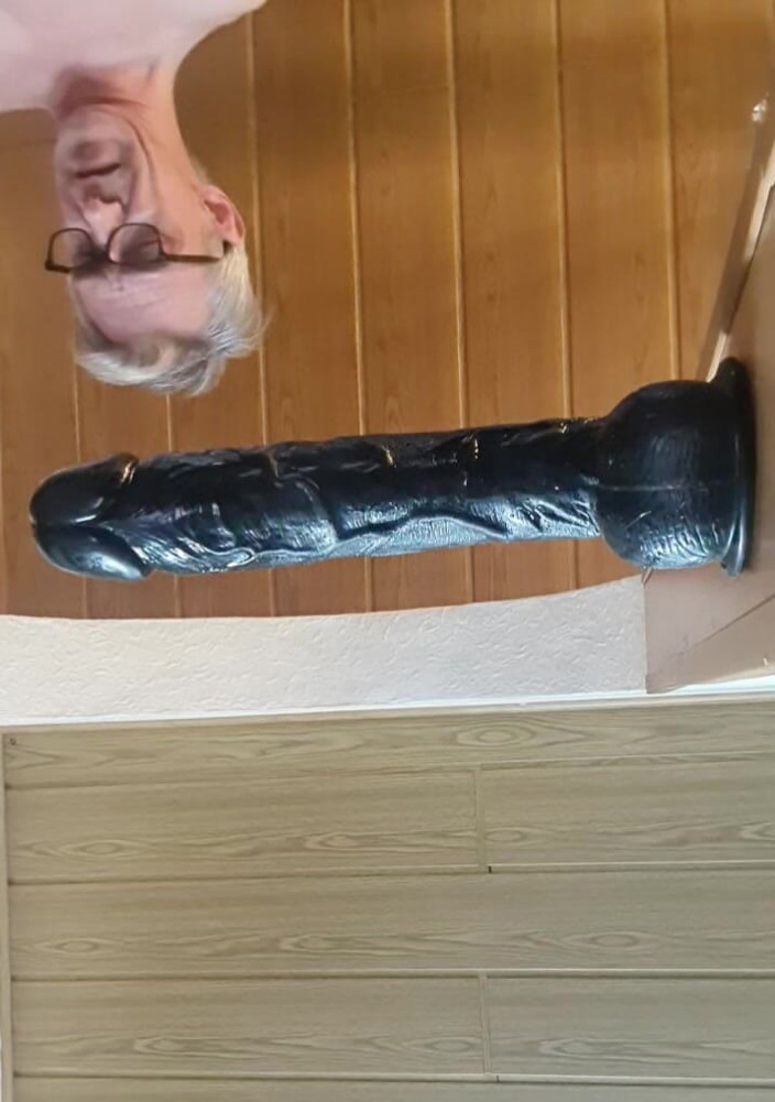 SquirtPsycho: Ojczym pieprzy się w dupę z dużym grubym czarnym dildem...