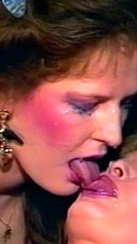 Lesbiene mature pizde păroase care picură cu degetul la Ahegao Extaz