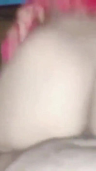 섹스하기 전에 의붓아들에게 펠라 해주는 의붓 여동생