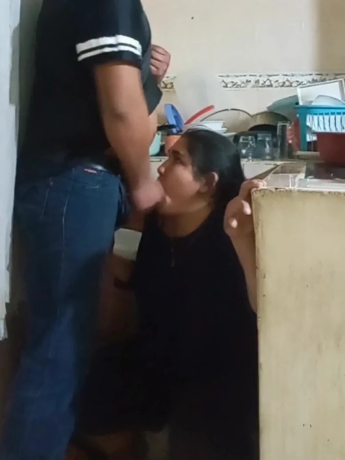 Eatrella j: Fucked Employee When Washing Dishes, Almost Discovered by My Wife