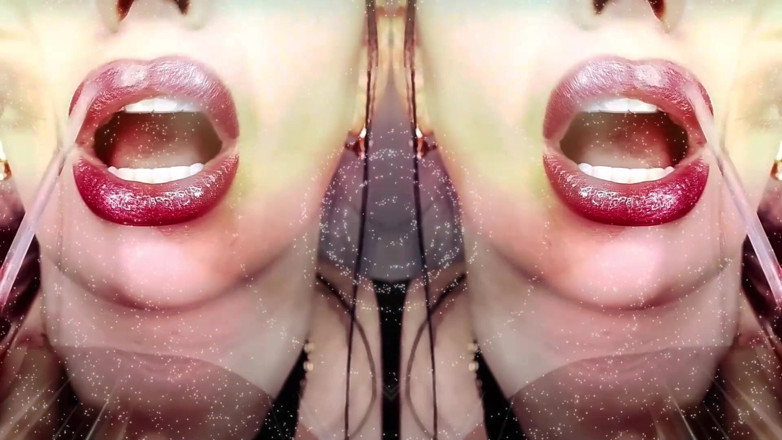 Goddess Misha Goldy: Hipmeryzujący ASMR i kontakt wzrokowy! Moje usta przenikną do twojego...