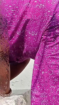 Tamil-vrouw kleedde zich af