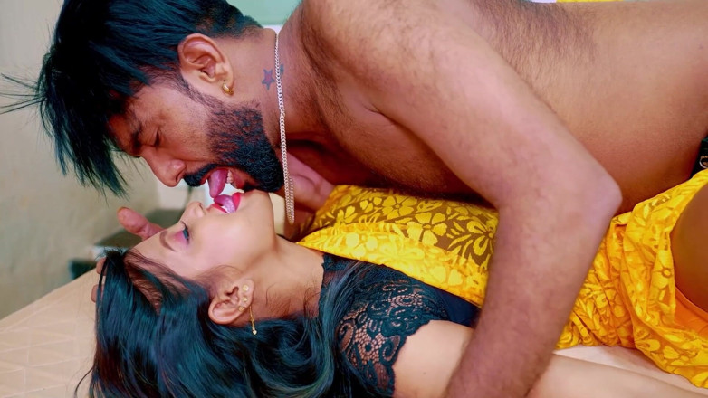 Mr Entertainer: Indian Hot Bhabhi Masturbate Her Pussy in the Bedroom