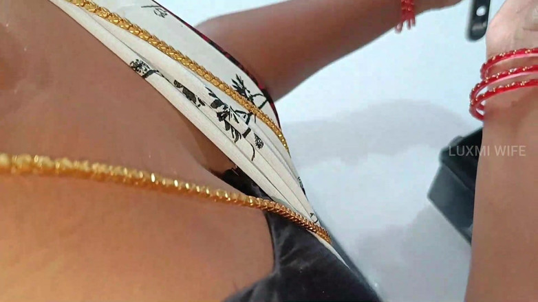 Luxmi Wife: Isteri dapat orgasme puncak yang mengalir dari pepek - 1