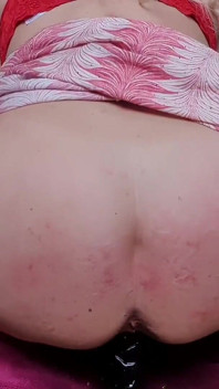 Aventură În Aer Liber În Pădure: Vaginul Mare Și Păros Stropește De Două Ori În Lenjerie Roșie.