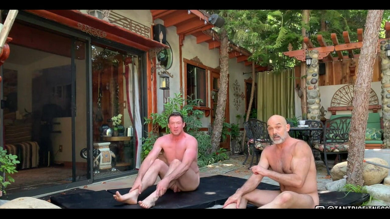 Tantric Fitness: Çıplak pilates egzersizi!