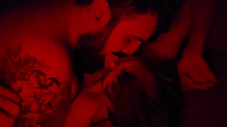 PoppaPig: Red Light Make Out