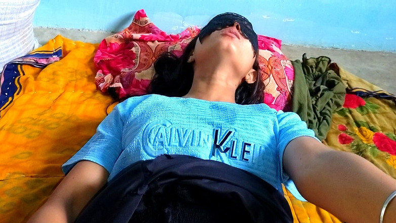 AKXpro: रसमलाई खिलाकर बहन की दोस्त को चूत में थूक दिया