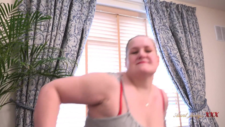 Aunt Judy's XXX: AuntJudysXXX - Ta Belle-mère Pulpeuse À Gros Nichons Becky Te Surprend En...