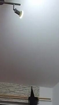 MiLF sgrilletta la figa spalancando per un orgasmo squirting