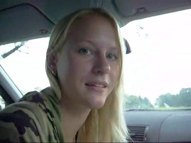 Blondehexe: Blowjob Im Auto