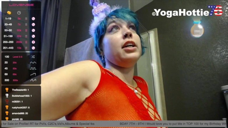 Yoga Hottie76: Первый сквирт с новой игрушкой