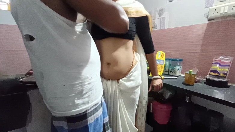 Inba: Une femme au foyer du sud de l’Inde baise la...
