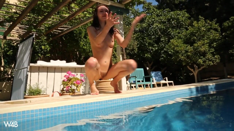 Watch4beauty: Distracție la piscină, de vară