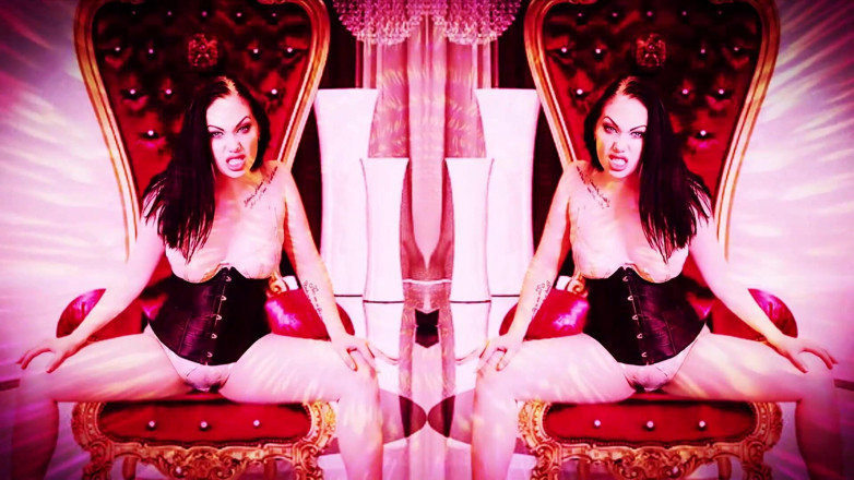 Goddess Misha Goldy: Inginocchiati e adora la tua regina! Implorami di possvenire te! (Aggiunto...