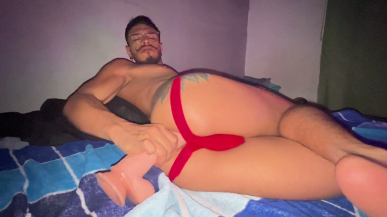 Gigi Prince: ขี้โลภอ้าก้นแล้วยัดของเล่นหนา ๆ เข้าไป