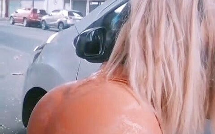 Barbietransxxxx: Velmi děvka tranny sebrala v autě kvůli sexu