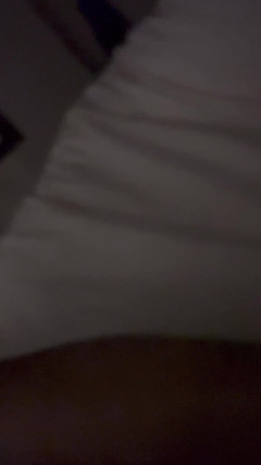Hot dick in your ass: Je séduis mon amie hétéro à l’hôtel de Cardiff