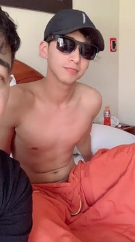 Este Jovencito Tiene Un Esperma Delicioso, Ven Y Entra a Mi Mundo!