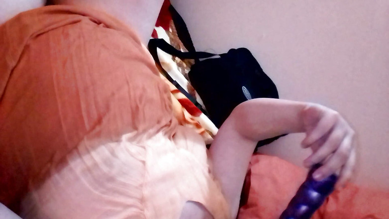 IllustriousAnnie: Follando mi coño con un consolador y lamiendo limpio