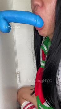 Japans universiteitsmeisje Kagome kussen wippend